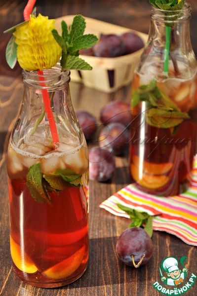 A refreshing cocktail with lemon tea and plum syrup