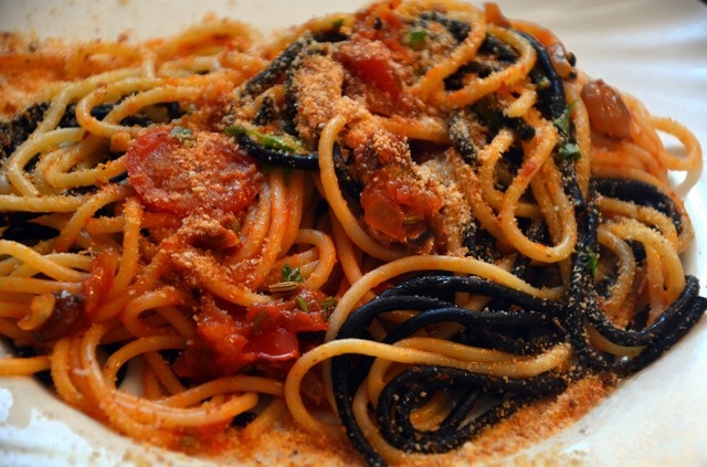 Spaghetti mix with the sardines in foil