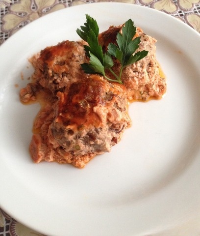 Meat hedgehogs in a cream sauce