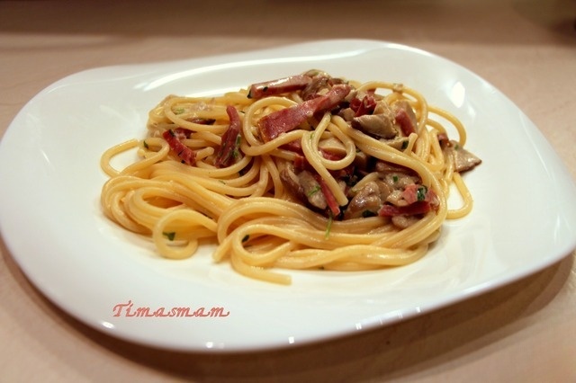 Spaghetti with Parma ham and mushrooms