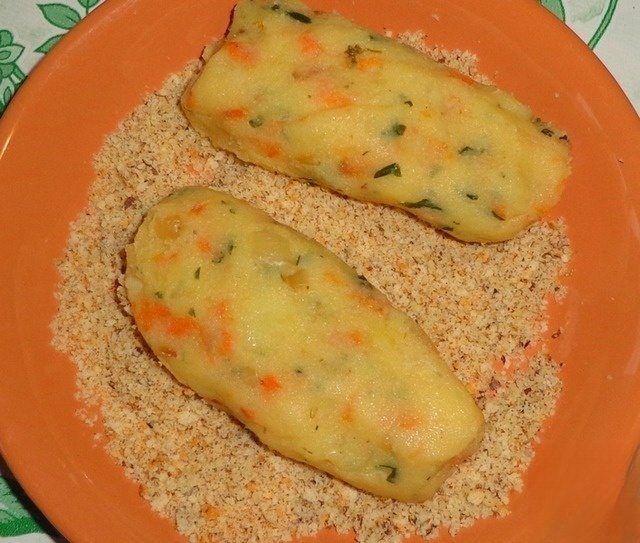 Картофельные палочки в ореховой панировке