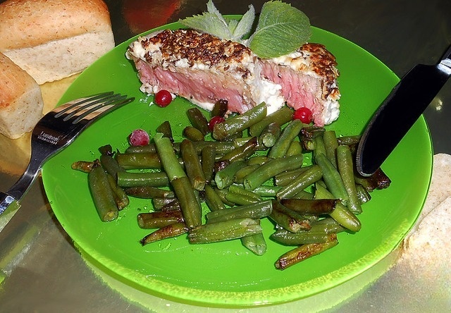 Tuna tempura of feta with sesame seeds