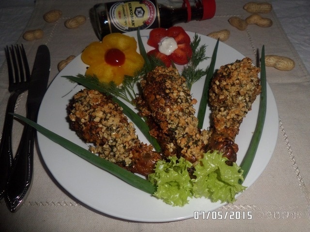 Chicken drumsticks with nuts