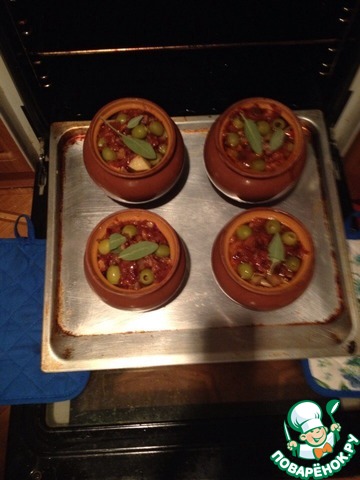 Pork with potatoes and mushrooms in pots