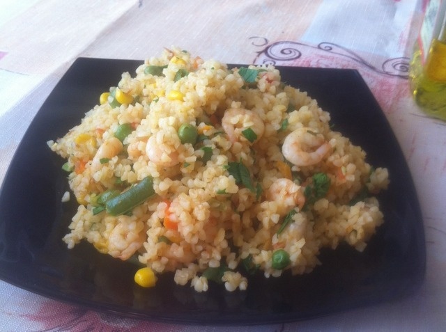 Bulgur with shrimp and vegetables