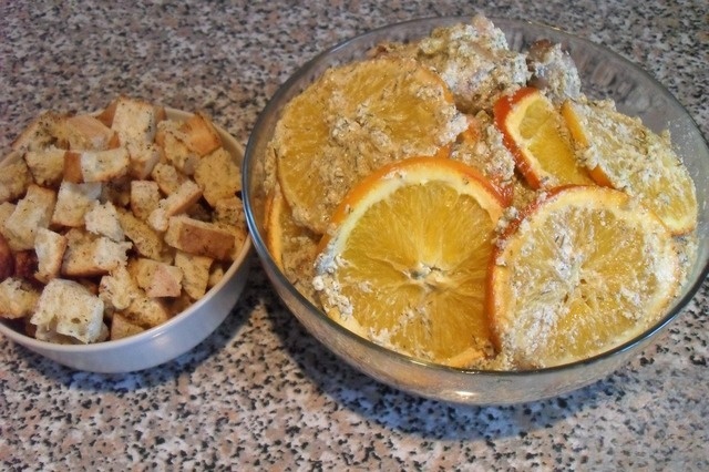 Курица под апельсинами