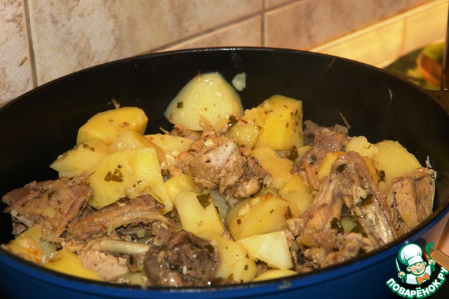 Guinea fowl stewed with potatoes