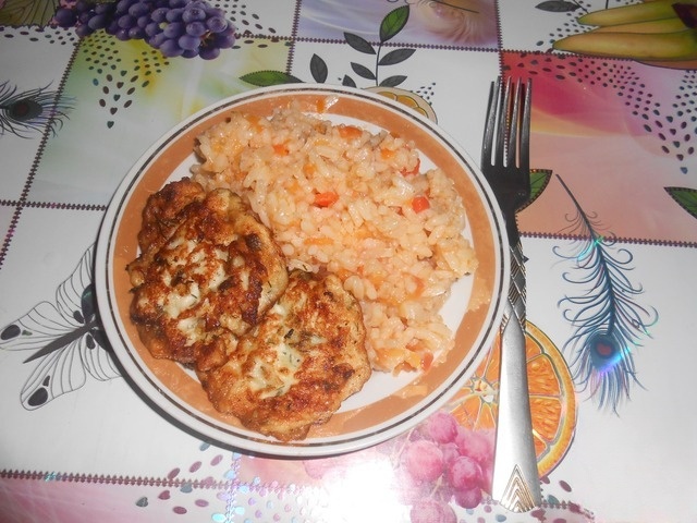 Rice porridge with vegetables on the side