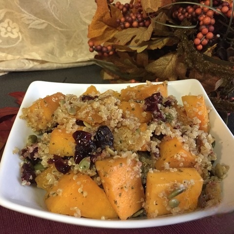 Запеченный кабачок с киноа и клюквой