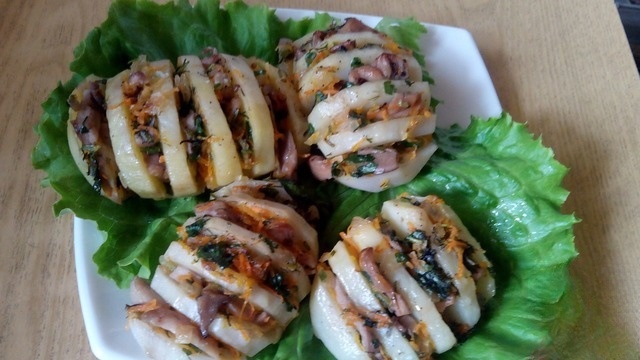 Potatoes baked with mushrooms