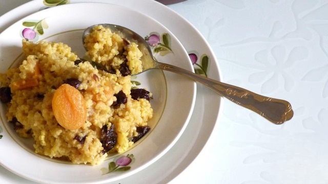 Pshenko with spicy vegetables and dried fruits