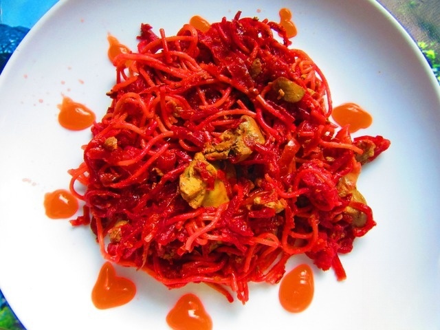 Spaghetti with beets and liver