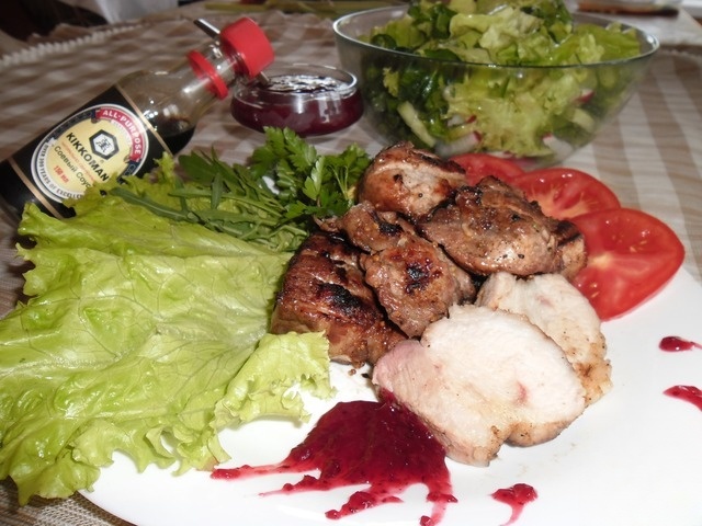 Pork chops with cranberry sauce