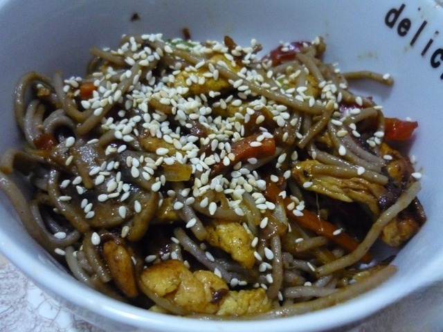 Соба с курицей и терияки