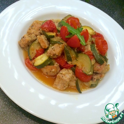Pork with zucchini and cherry tomatoes