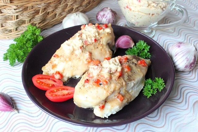 Куриное филе с пикантным масляным соусом