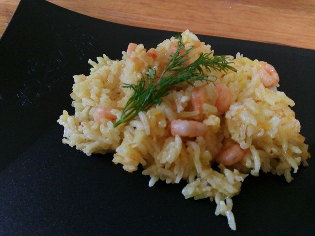 Плов с креветками из риса 