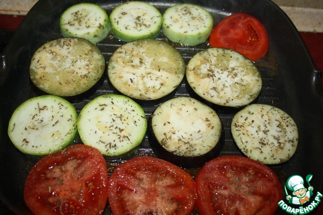 Свиной стейк с овощами-гриль