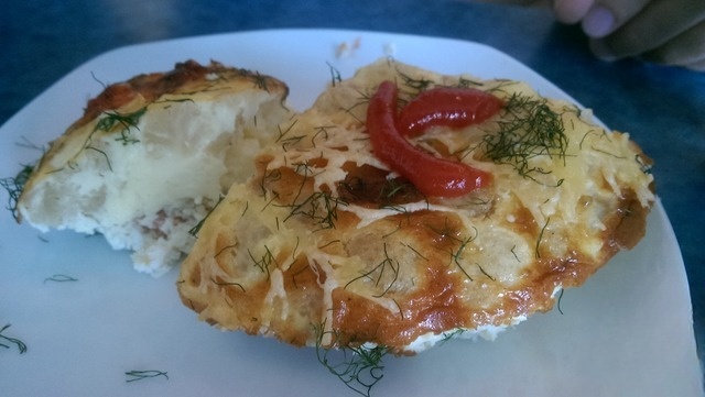 Scrambled eggs with shrimps and cauliflower