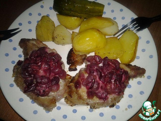 Свинина под крыжовником