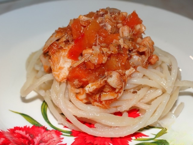 Spaghetti with sauce chicken
