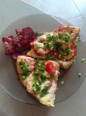 Scrambled eggs with bacon and mushrooms