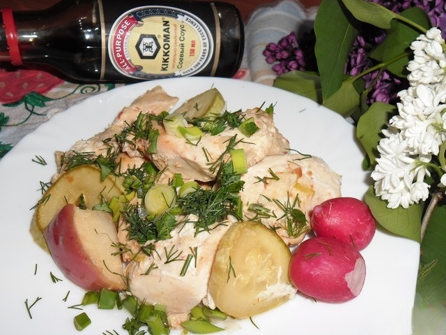 Chicken fillet with zucchini and Apple in the oven