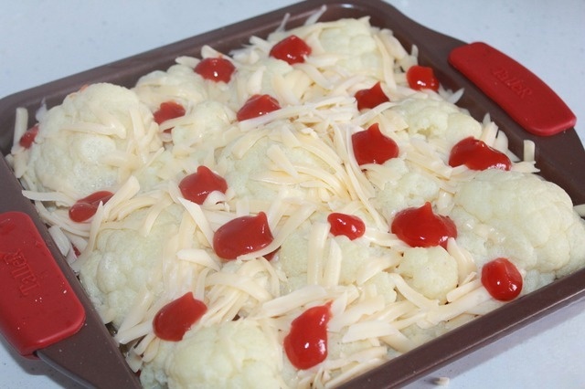 Gratin of cauliflower with vegetables and bacon