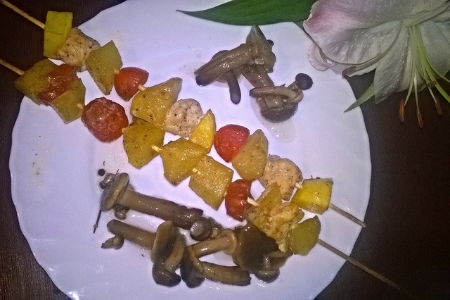 Shashlik with chicken and vegetables