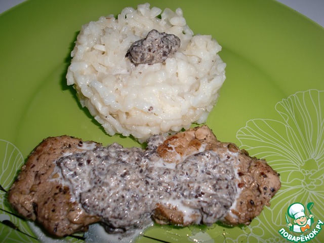 Свинина с грибным соусом