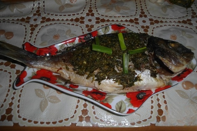 Дорадо с соусом сальса верде