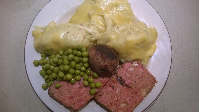 Mashed potatoes with cheese and bacon