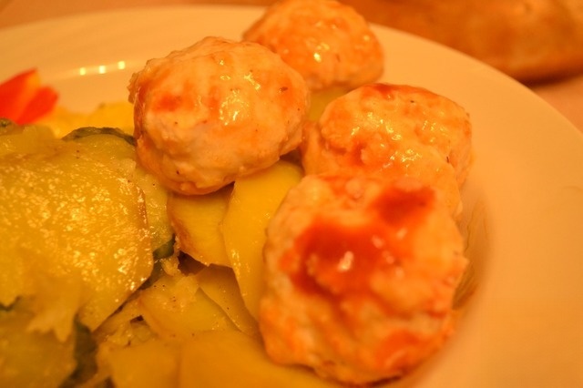 Куриные шарики в соусе в СВЧ