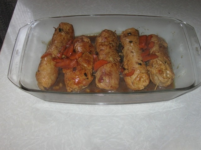 Куриный рулет с кешью с зеленью