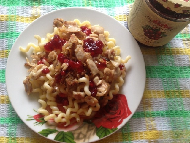 Chicken with cranberry sauce