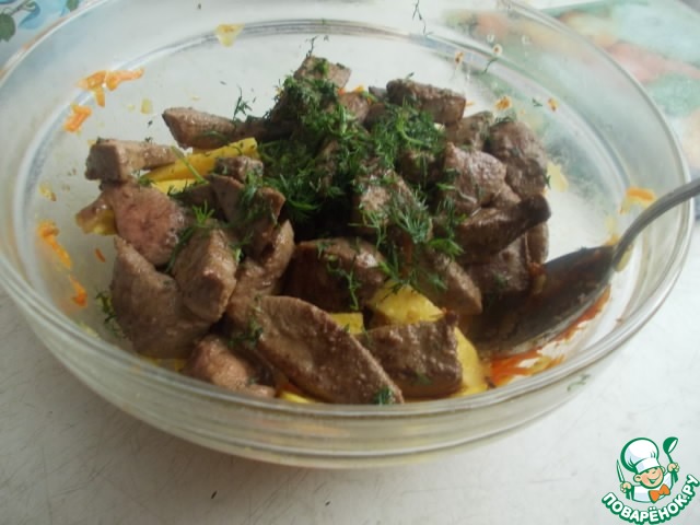 Warm salad of liver with scrambled eggs